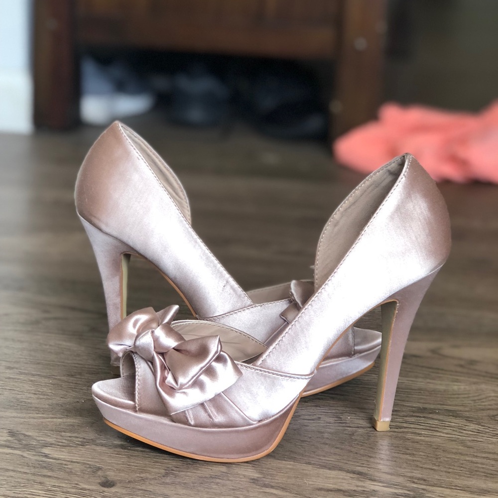 Aldo size 7 heels!